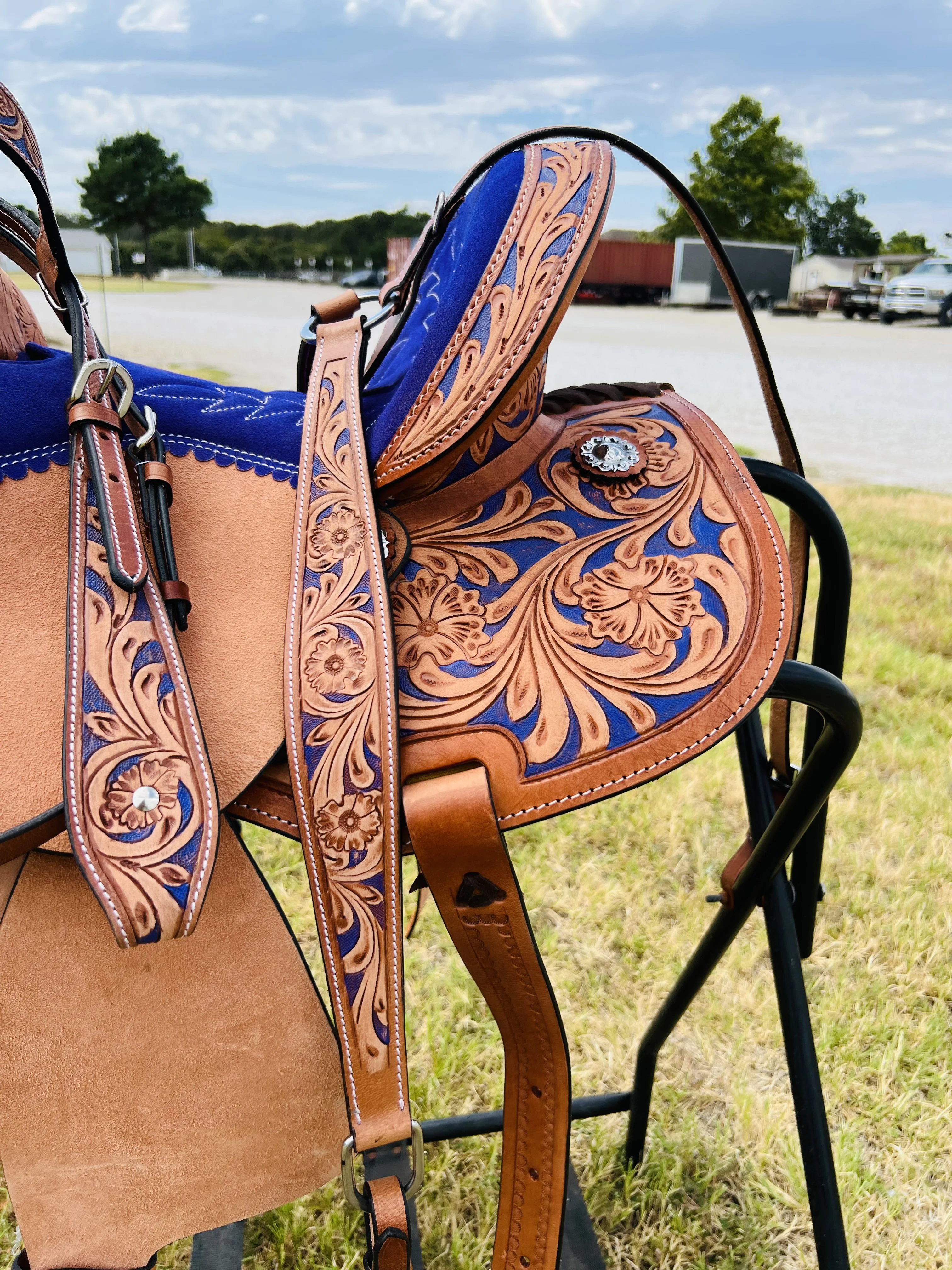 Resistance Adult Western Horse Barrel Saddle For Horse Riding | Floral Tooled With Silver Conchos | Genuine Leather 14