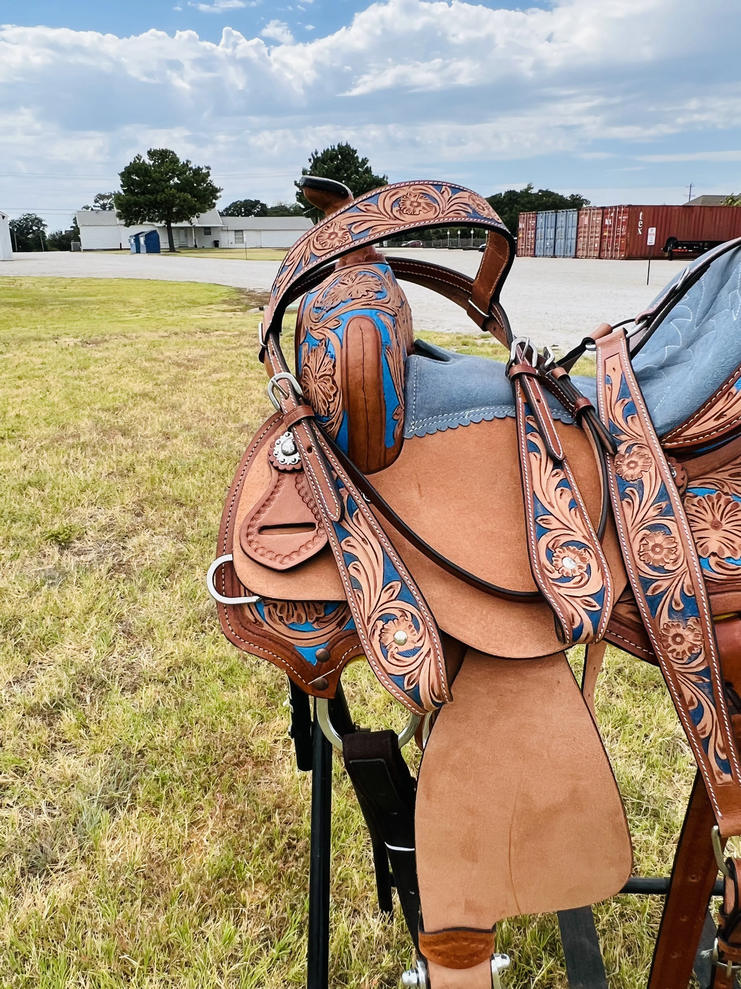 Resistance Adult Western Horse Barrel Saddle For Horse Riding | Floral Tooled With Silver Conchos | Genuine Leather 14