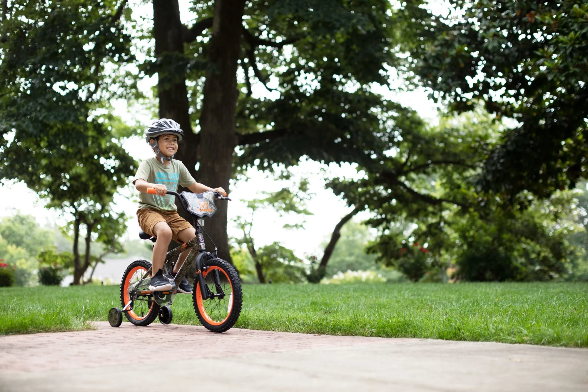 Dynacraft Realtree 16 - inch Boys Bike for Ages 4 -8 Years